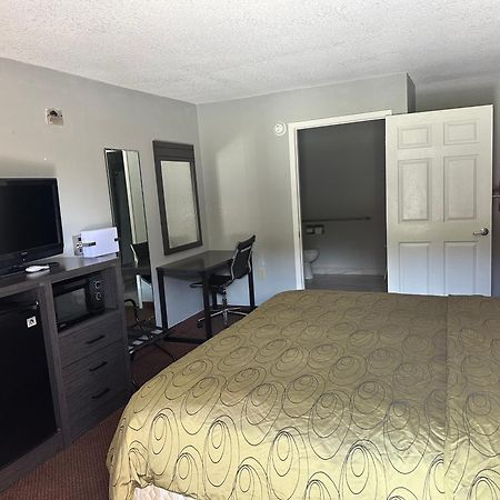 Clairmont Inn & Suites - Warren Exterior foto
